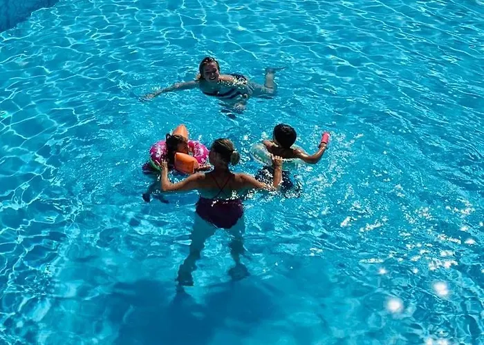 Goldenday Wings ホテル クシャダス