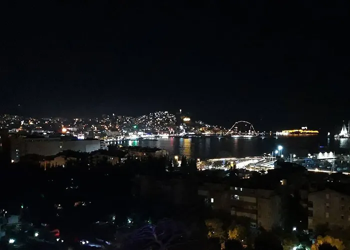 Goldenday Wings ホテル クシャダス