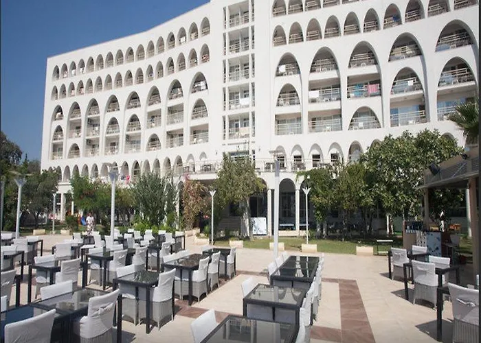 ホテル Goldenday Wings クシャダス