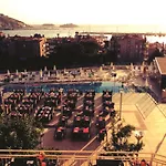 Hotel Goldenday Wings