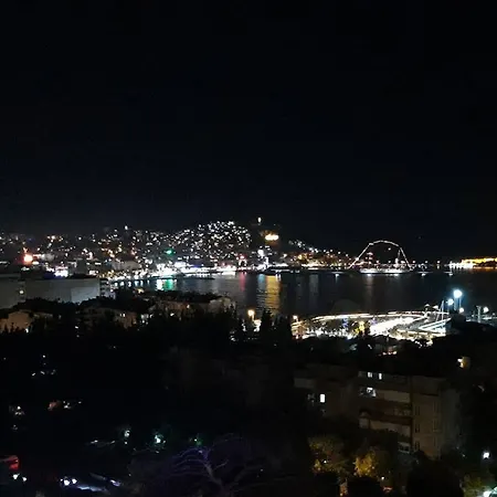 Goldenday Wings 호텔 쿠사다시